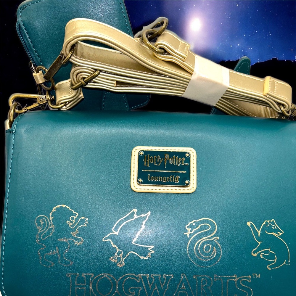 Harry Potter Golden Hogwarts Castle Crossbody Bag& Accordion Wallet - Picture 4 of 8